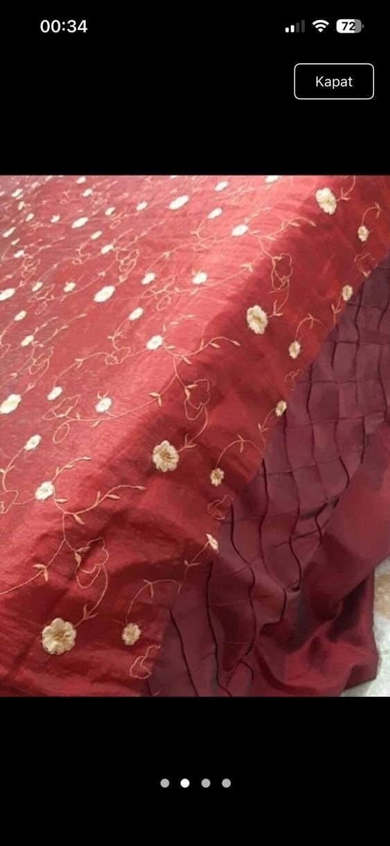 Bordo İşlemeli Parlak Yatak Örtüsü - Görsel 2