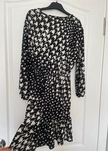 V Yaka Desenli Midi Elbise - Görsel 3