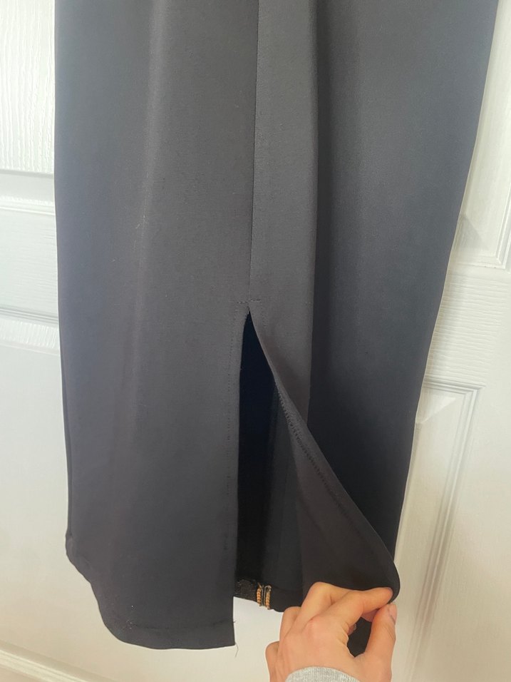 Zincir Detaylı Siyah Uzun Elbise - Görsel 3