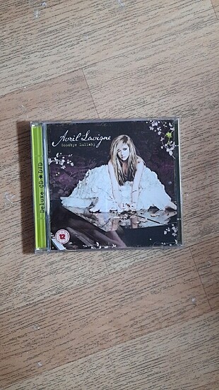 Avril Lavigne - Goodbye Lullaby Deluxe albümü (CD+DVD)