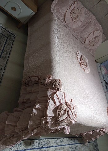 Nakışlı Pembe Yatak Örtüsü - Görsel 3