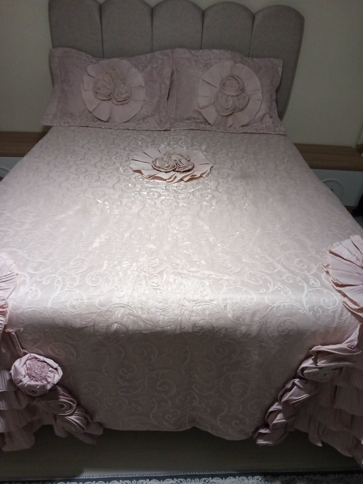 Nakışlı Pembe Yatak Örtüsü - Görsel 2
