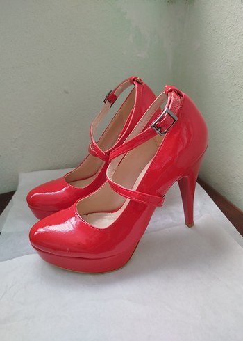Diğer Kırmızı Stiletto Tokalı Kadın Ayakkabı 36 Numara Temiz