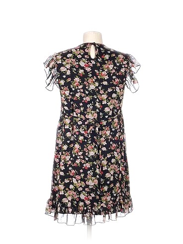 m Beden PreLoved Kısa Elbise %70 İndirimli.