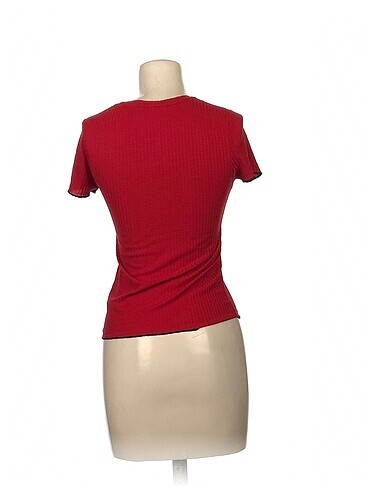 m Beden PreLoved T-shirt %70 İndirimli.