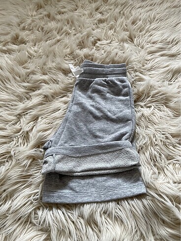 8 Yaş Beden H&M 7-8 yaş sweatshirt kumaştan şort