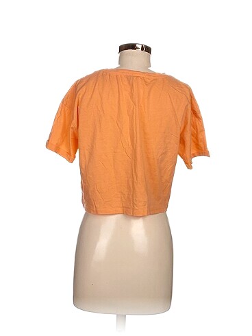 m Beden Koton T-shirt %70 İndirimli.