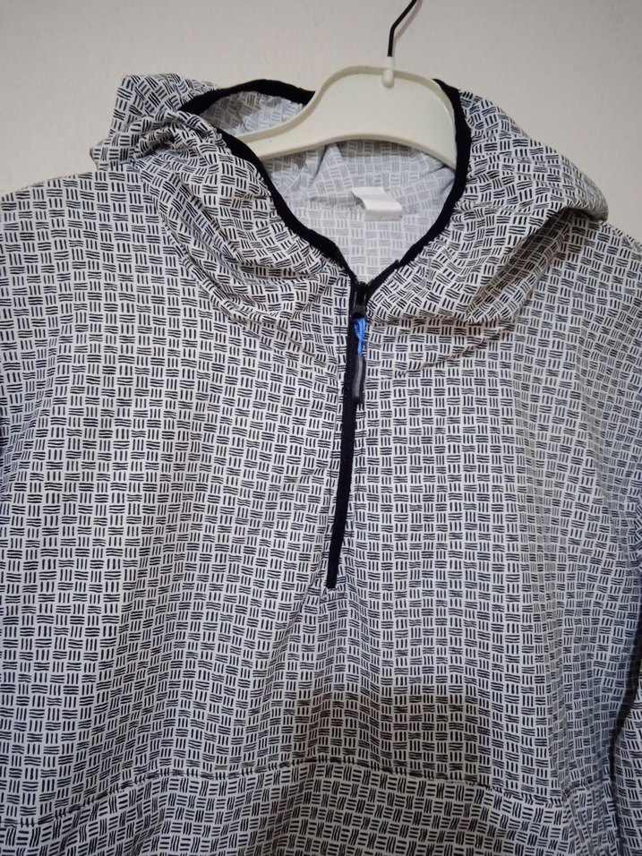 Gri Kapüşonlu Erkek Yağmurluk - Görsel 4