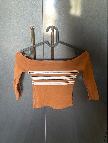 Madonna Yaka Crop Top