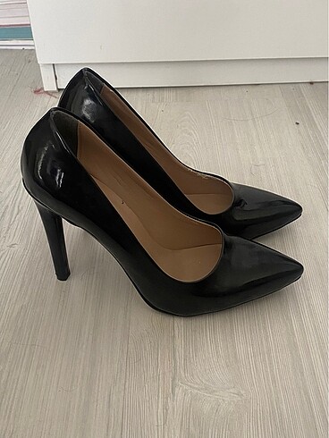38 Beden Siyah Stiletto
