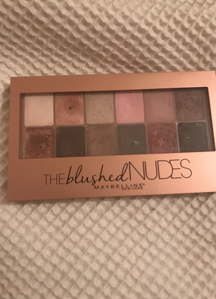 Maybelline blushed nudes far paleti