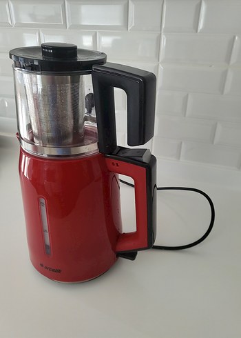 Kırmızı siyah Arçelik çay makinesi Detaylı
