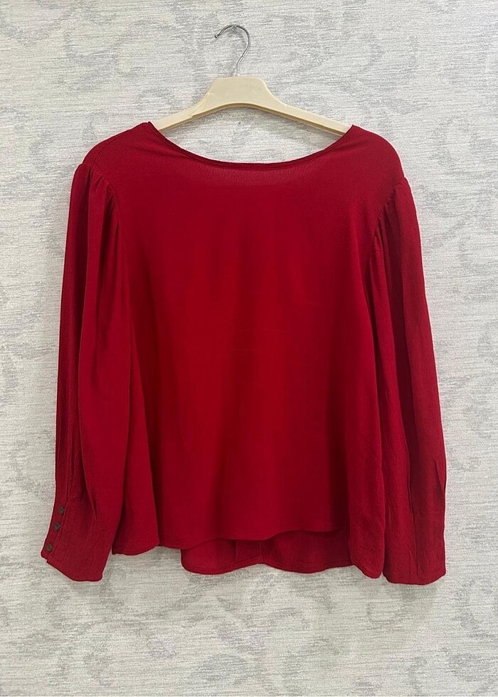 Bershka sırt detaylı bluz - Görsel 4