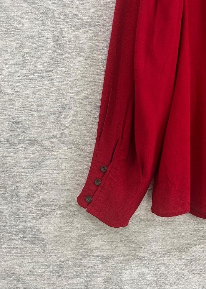 Bershka sırt detaylı bluz - Görsel 3