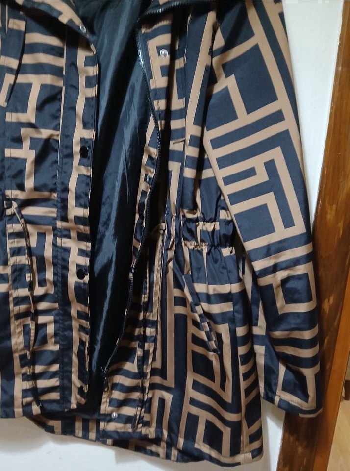 Kahverengi Desenli yağmurluk - Görsel 2