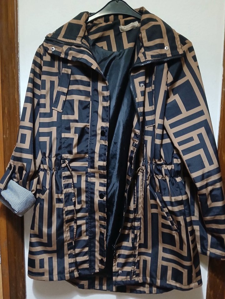 Kahverengi Desenli yağmurluk - Görsel 5