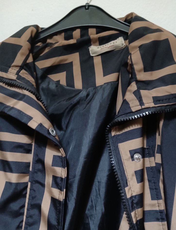 Kahverengi Desenli yağmurluk - Görsel 4