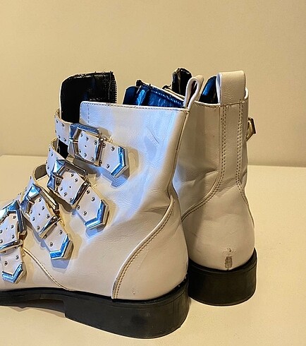39 Beden Deichmann beyaz bot