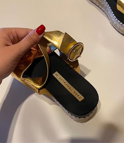 Zara Zara hasır tabanlı sandalet