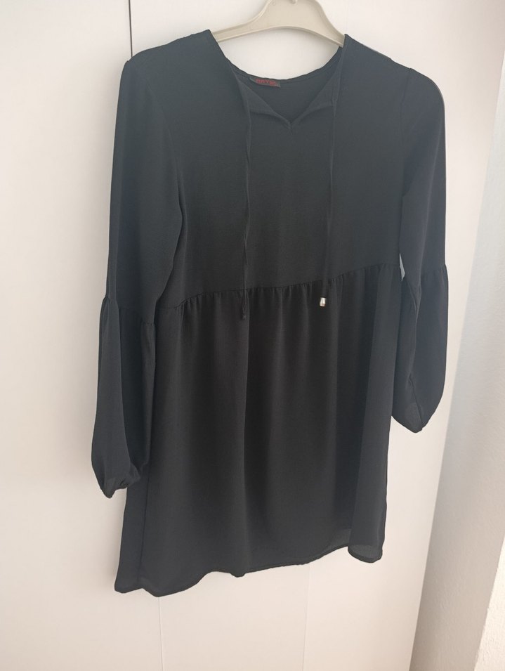 Siyah V Yaka Düğmeli Midi Tunik - Görsel 3