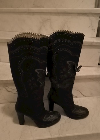 Siyah İşlemeli Bağcıklı Deri Dizüstü Botlar - Görsel 4