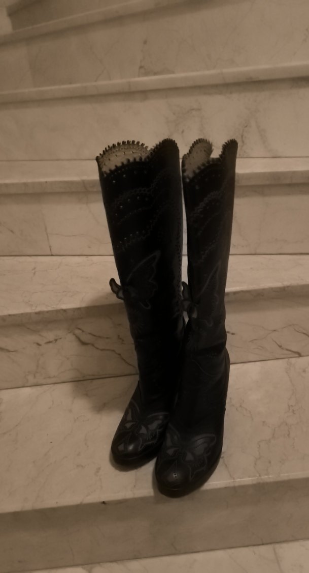 Siyah İşlemeli Bağcıklı Deri Dizüstü Botlar - Görsel 2