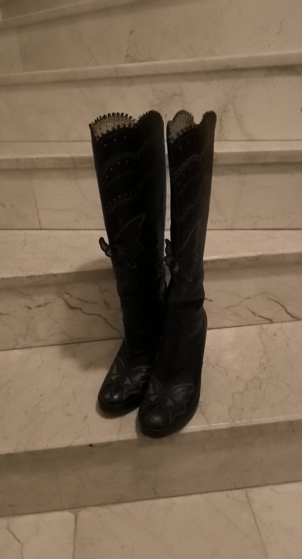 Siyah İşlemeli Bağcıklı Deri Dizüstü Botlar - Görsel 3