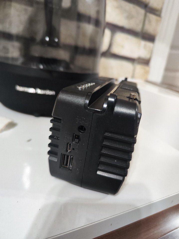 Işıldaklı Bluetooth Hoparlör ve Radyo - Görsel 3