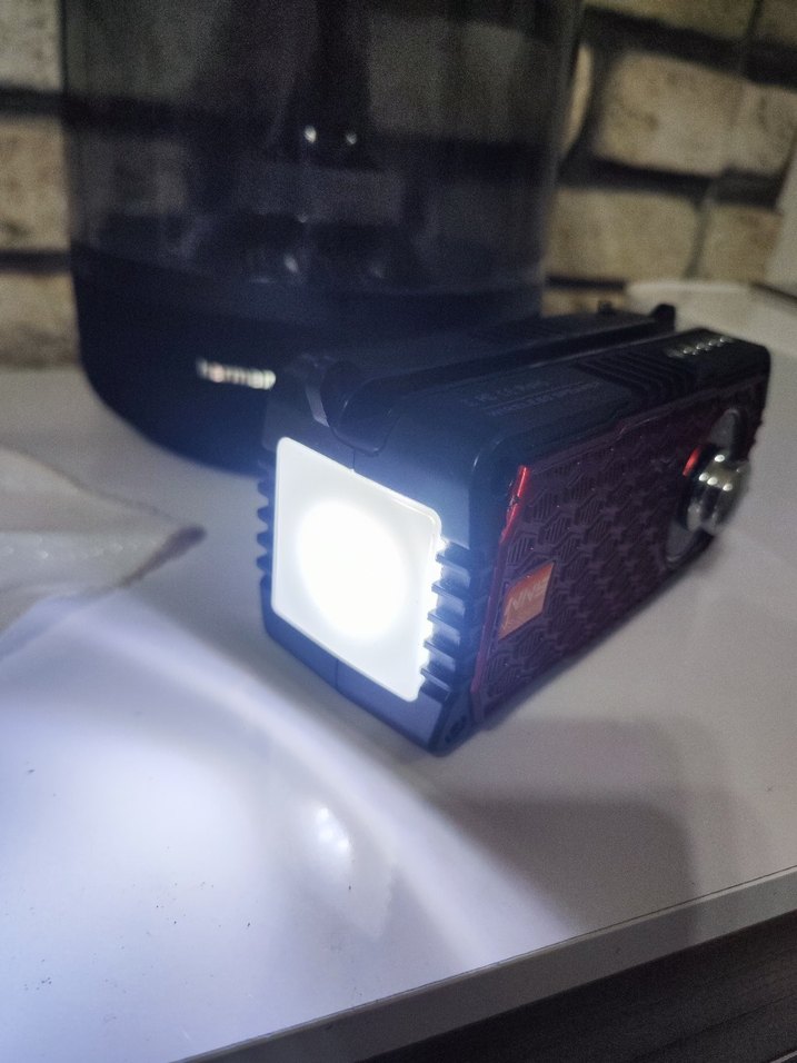 Işıldaklı Bluetooth Hoparlör ve Radyo - Görsel 5