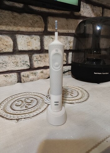 Oral-B Şarjli Diş Fırçası
