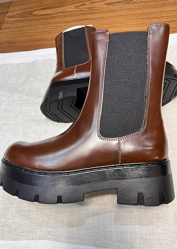 Bershka Elastik Detaylı Bot 39 numara - Görsel 8