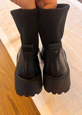 Zara Çocuk Bot 32 numara etiketli - Görsel 4