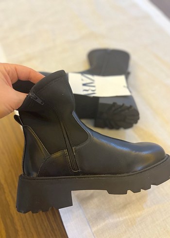 Zara Çocuk Bot 32 numara etiketli - Görsel 5