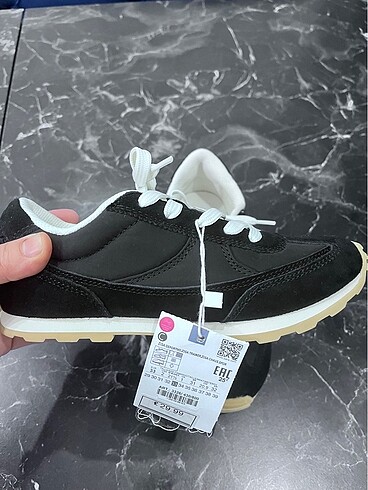 Zara Zara kız çocuk spor ayakkabı 33beden sıfır etiketli