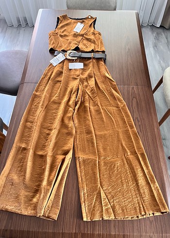 s Beden Zara Kemerli Saten Geniş Pantolon ve Yelek Takım
