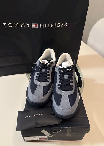 Tommy Hilfiger 40