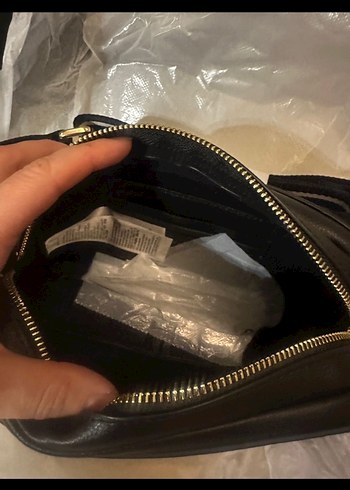 Tommy Hilfiger Siyah Deri Kadın Çapraz Çanta - Görsel 4