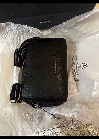 Tommy Hilfiger Siyah Deri Kadın Çapraz Çanta - Görsel 2
