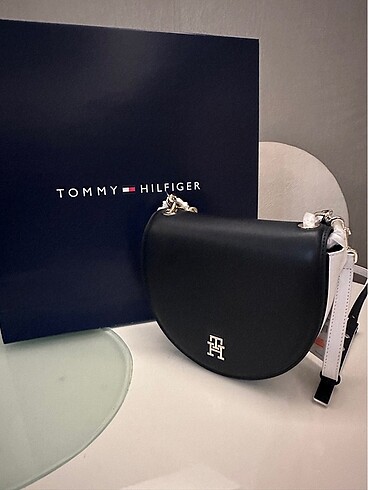 Tommy Hilfiger orijinal askılı çanta