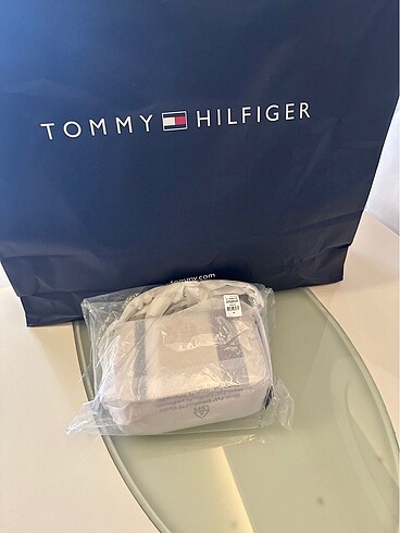 Beden Tommy Hilfiger orijinal askılı çanta