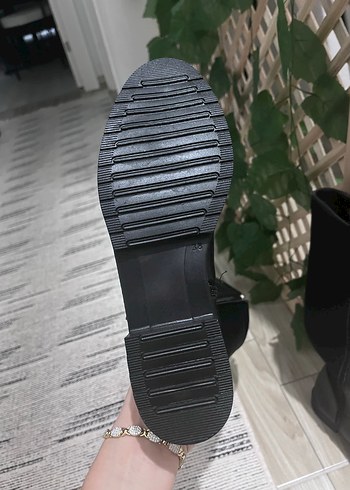 36 Beden Tokalı Siyah Deri Dizüstü Kadın Çizme