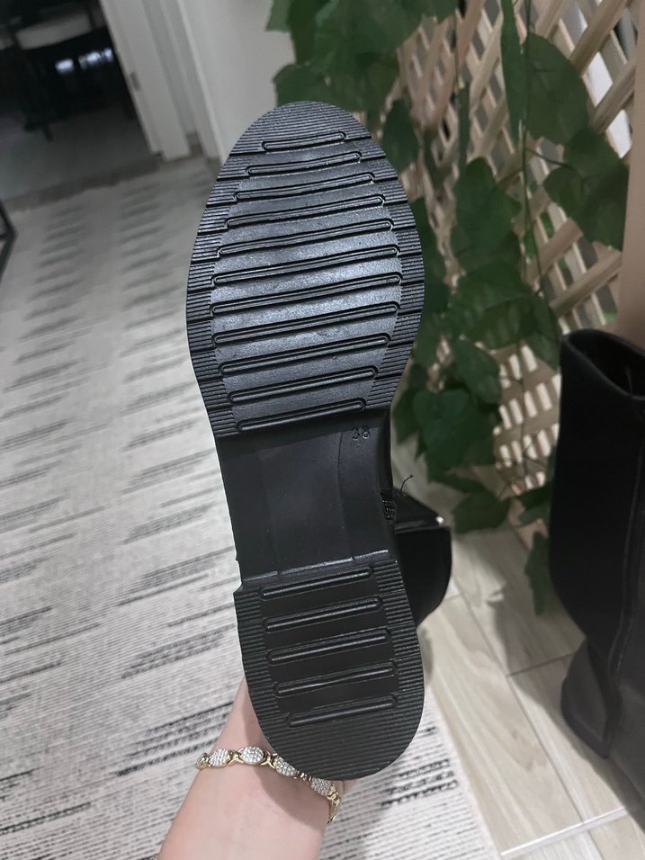 Tokalı Siyah Deri Dizüstü Kadın Çizme - Görsel 2