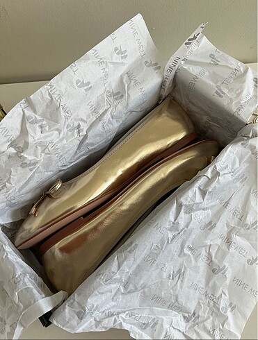 Nine west gold babet