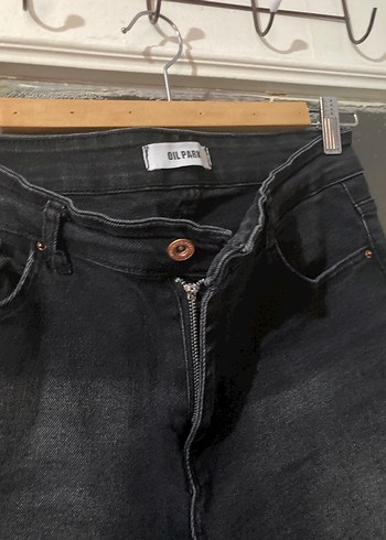 30 Beden Bershka Düğmeli Siyah Baskılı Kadın Jean