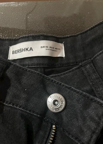 Bershka Düğmeli Siyah Baskılı Kadın Jean