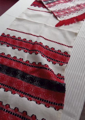 Kırmızı el işi masa örtüsü - Görsel 6