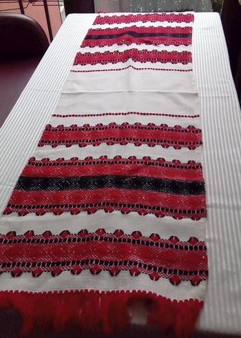 Kırmızı el işi masa örtüsü - Görsel 2