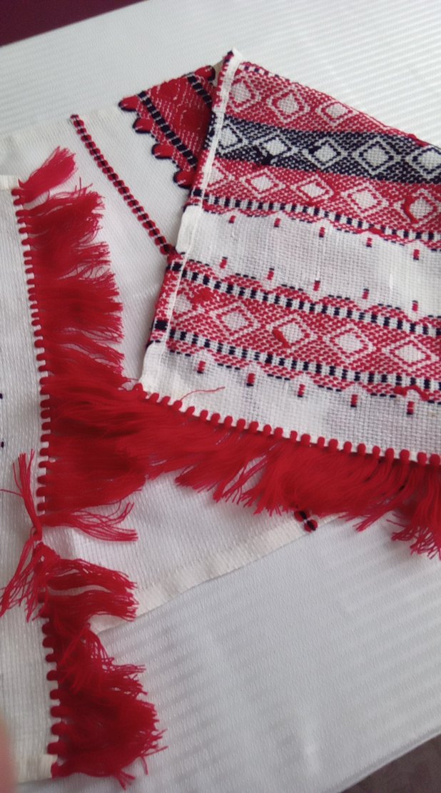 Kırmızı el işi masa örtüsü - Görsel 4