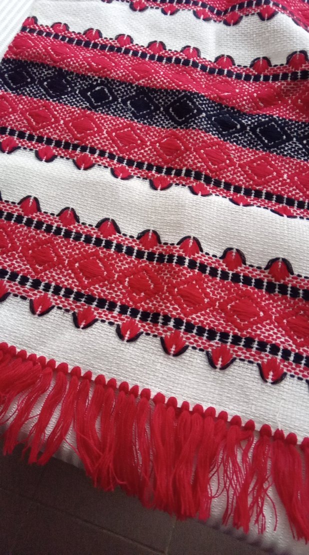 Kırmızı el işi masa örtüsü - Görsel 5