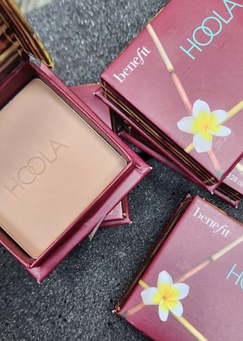Benefit Hoola Açık Bej Allık
